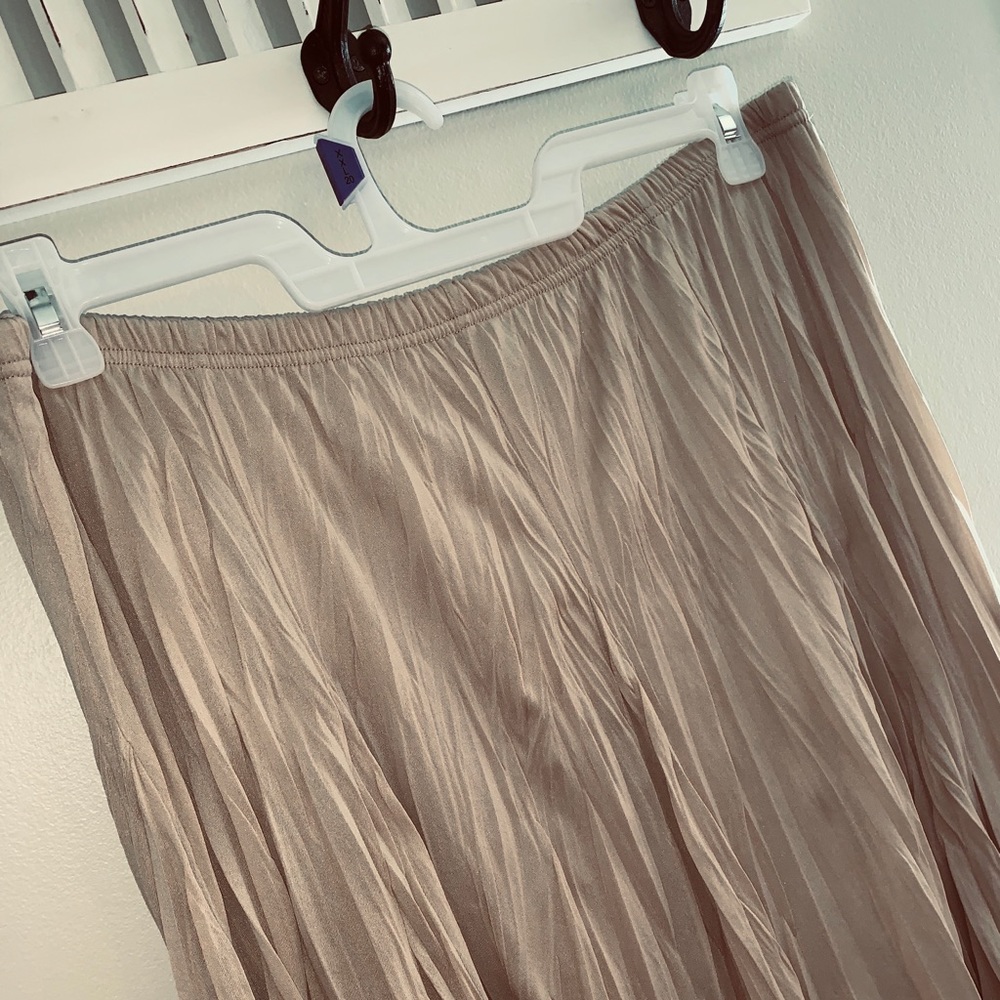 Flowy tan skirt
